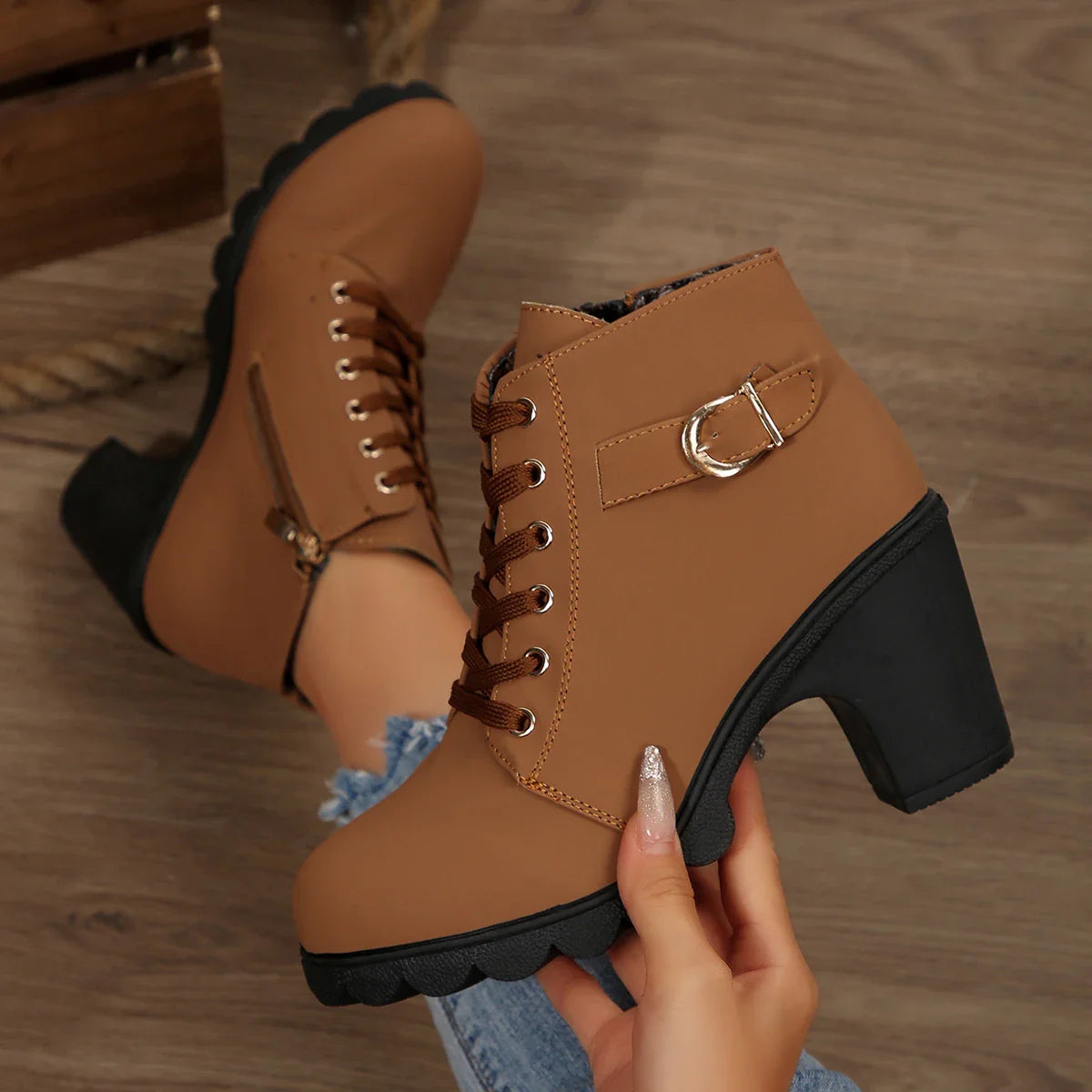 MONTE-CLAIRE ANKLE BOOTS